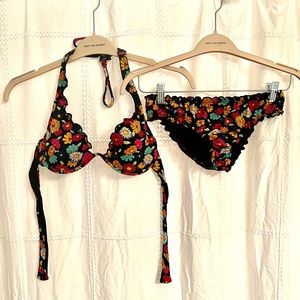 Calzedonia Cobey Bikini floral print. Underwire top with convertible straps